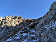 49 Rampatina finale su spolverata di neve verso il Colle Garibaldi 